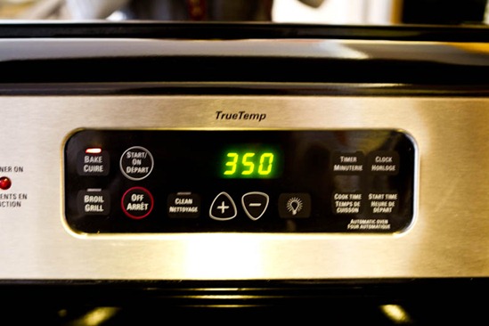 Digital oven display showing 350°F temperature setting